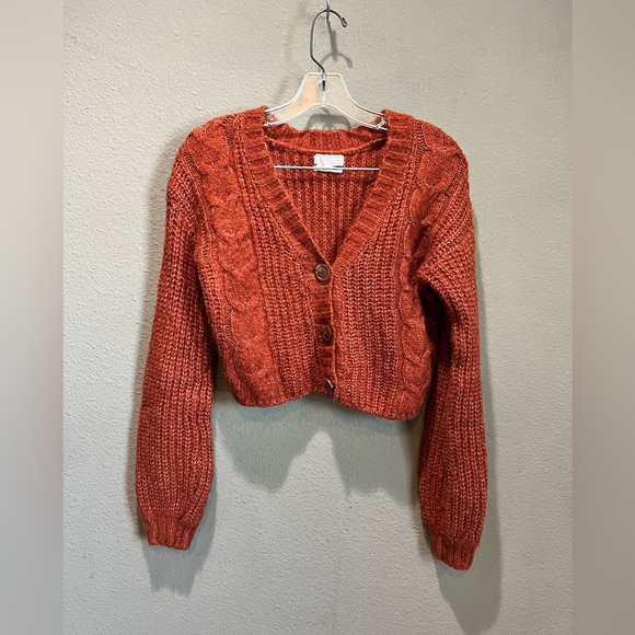 Urban Outfitters Lolli Cable Knit Cropped Soft Cardigan Size S - Picture 2 of 10